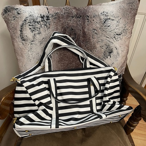 Weekend Bag - Picture 2 of 3